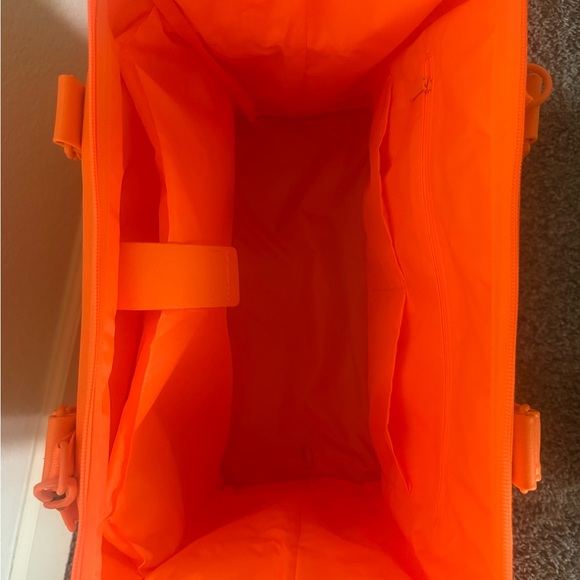 BEIS Limited Edition Mini Weekender Creamsicle - Picture 3 of 3